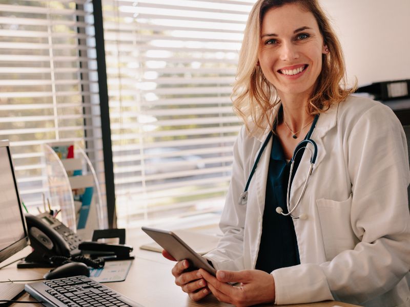 Menos impostos para médicos: veja como fazer legalmente